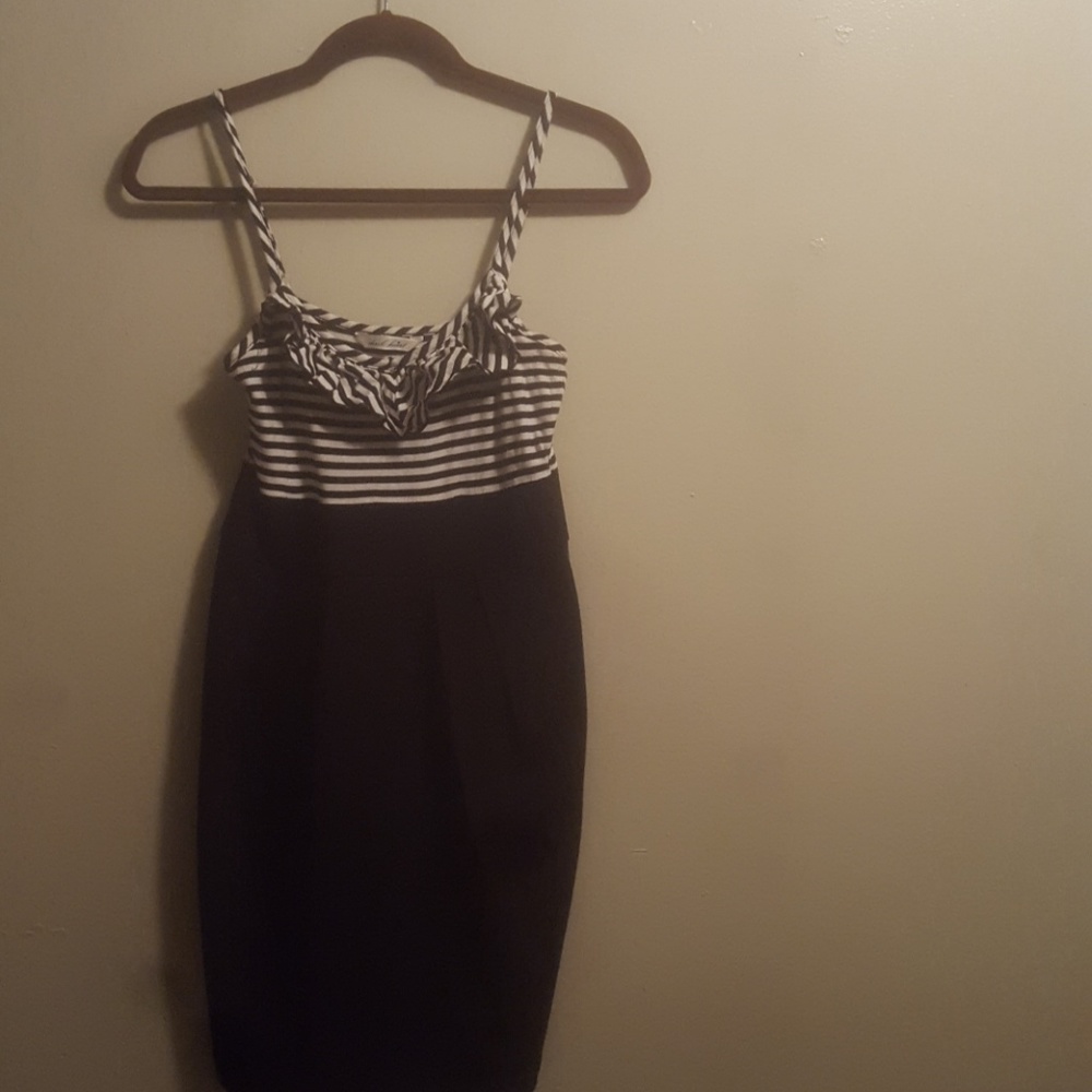 Black and white classic ruffle top summer dress